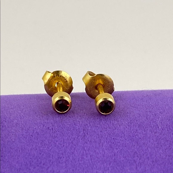 💛 Classic Gold Plated Garnet Earrings - Picture 1 of 4